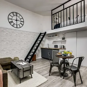  Appartement Modern French Studio In Frankrijk